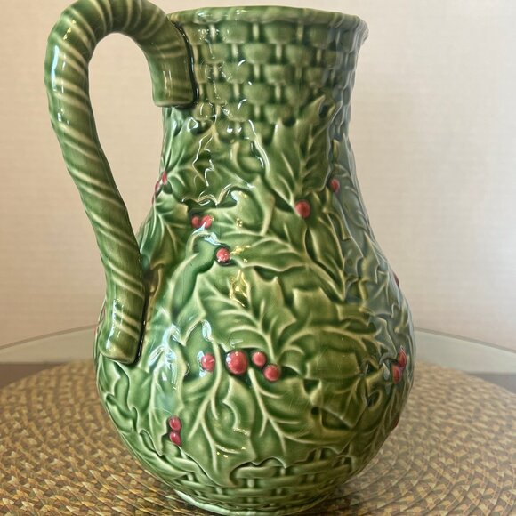 Bordallo Pinheiro Christmas Holly Pitcher - Picture 2 of 16